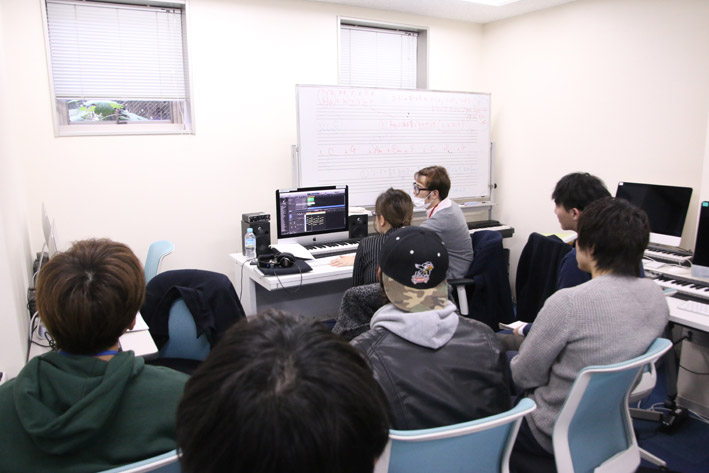 音楽制作ソフトを使った本格的なDTMを学ぶ ヴォーカル専攻「ミュージック制作」のレッスン