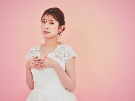 吉田朱里が ゼクシィ 綴じ込み付録でアイドル卒業後初のウェディングドレス姿を披露 5枚目 ニュース画像 Deview デビュー