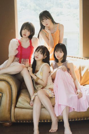 架空アイドルの写真集が日常を侵蝕