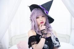 ˂