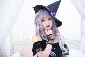 ˂