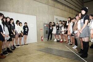 AKB48O[ṽLveƃhtg҂̏Ζʂ̏u(C)De-View 