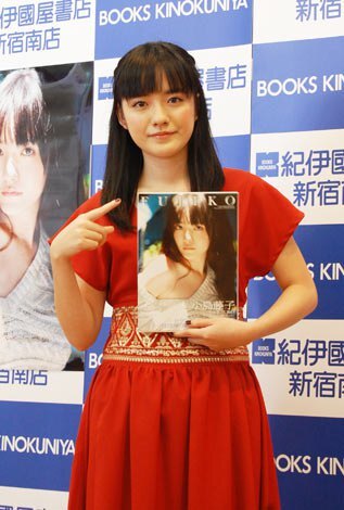 19歳になりたての女優 小島藤子が写真集発売 素の変顔も撮られました ニュース Deview デビュー