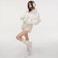 ҂ȂȂ~́uadidas OriginalsvFW ESS GLOSSY PUFF JKT