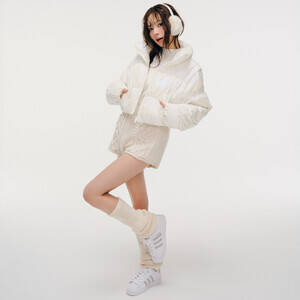 ぴょなが着こなす冬の「adidas Originals」:W ESS GLOSSY PUFF JKT