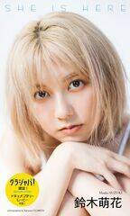 �y�f�W�^������z��ؖG�Ԏʐ^�W�uSHE IS HERE�v�\���iC�j���{�a�T�^�W�p��
