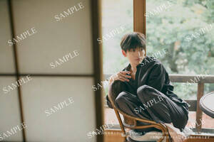 高橋文哉2026年卓上カレンダー『Fumiya Takahashi 2026/04-2027/03 Calendar』(C)KADOKAWA/写真:三瓶康友