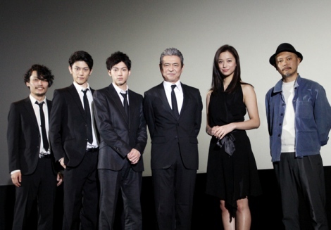 山田裕貴 青木玄徳 息ピッタリのコンビ芸で場内を沸かす 映画 闇金ドッグス4 初日舞台挨拶 ニュース Deview デビュー