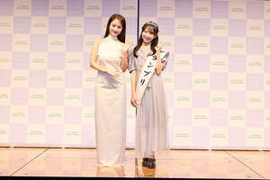「PLATINUM NEW STAR PROJECT」グランプリの朝凪りおなさん(右)とプレゼンターとして登壇した谷まりあ(左)