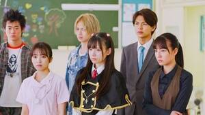 土ドラ『顔だけ先生』（東海テレビ・フジテレビ）第3話より。（上段左から）蟹江凛空（三浦りょう太）、坂本佑太（綱啓永）松永蓮（小宮璃央）、（下段左から）三条愛佳（矢吹奈子）、田中由希（あかせあかり）、山路美子（石井礼美）。