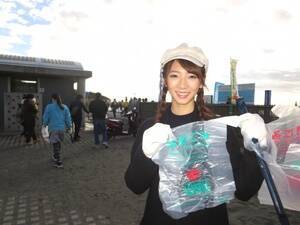 2017NȂC[WK[̗؂AwbhhōsȂꂽwLUKE'S BEACH CLEAN UPxɎQB