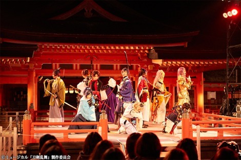 一夜限りの特別公演 ミュージカル 刀剣乱舞 In 嚴島神社 17年3月に写真集の発売も決定 ニュース Deview デビュー