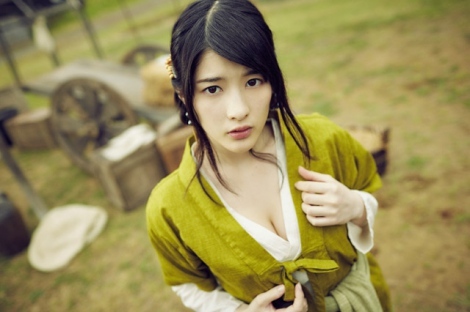 仮面女子 神谷えりなとグラドル 菜乃花が 三国天武 Cmで共演 ニュース Deview デビュー