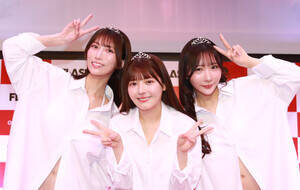 『ミスFLASH2026』グランプリ3人(左から)板野優花、美波那緒、佐々木明音(C)Deview