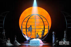 ���{�̃I���W�i���~���[�W�J���̑�\�i�u���y���~���[�W�J���v�A2026�N�㉉�́u�}�h���A�[���E���[�c�@���g�v���u�V��i�^�C�g������j�v�̃L���X�g���W