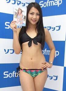 T160B83W58H85�Ƃ������Q�̃X�^�C���Ŋ��􂷂鍲���݂��iC�jORICON DD inc.