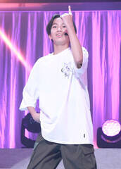 4wX^[I[fBVxOvERĂiCjORICON NewS inc.