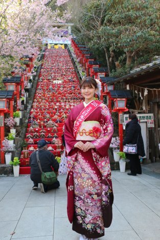 ミス日本、数千体の雛人形に感動