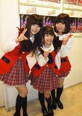 ��������u�労�ӈ����v�ɗ���LinQ�̃����o�[�B�������䒩���A���ؗI���A�g��爤(C)ORICON DD inc.