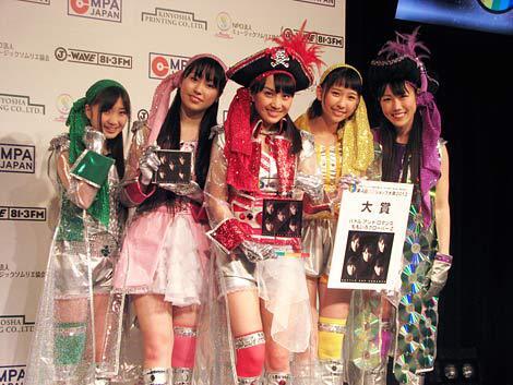 『第4回CDショップ大賞2012』を受賞したアイドルグループ・ももいろクローバーZ。左から有安杏果、佐々木彩夏、百田夏菜子、玉井詩織、高城れに(C)ORICON DD inc.