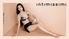 Intimissimi̓{AoT_[ɏACKoki,
