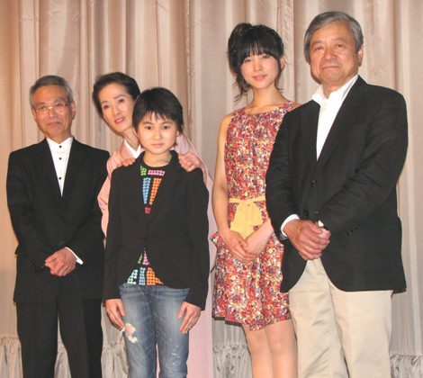 �f��w�G�N���[���E���َq���Q�L�x�̏������䈥�A�ɓo�ꂵ���A����������݁i������2�l��)�A�A�g��ꔣ�i����)�A���D(�E����2�l�ځj�B