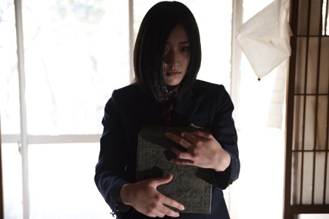 �����ĊC�������l���̎��c�G���B�Â��đ��݊��������A�u��C�v�Ă΂�肳��Ă��鏗�q�����B�c�Ȃ��݂̔��Îq�i���R�j��������ł͂قƂ�ǌ��������Ă��炦�Ȃ����A���Îq���X�g�[�J�[���t�����肽����S�Ŏ�