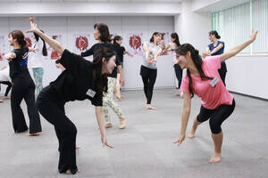 「ビューティエクササイズ」に参加した『ミス日本コンテスト2026』ファイナリストたち(C)Deview