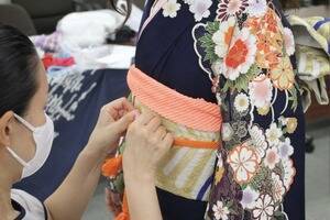 �~�X���j�o�[�V�e�B2021�t�@�C�i���X�g�����{���̎����{��{�ݏo�g�̏����B�ɐV���l�̐U�葳�p�̎ʐ^�B�e���v���[���g�B