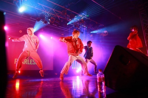 FEARLESS̐VhBLAZEł̃Cuiʐ^Fьmj