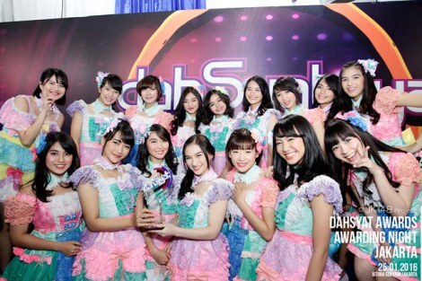 wDahsyatnya Awards 2016xŁwxXgO[v܁x4NAŎ܂JKT48(C)JKT48 Project