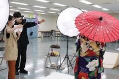 �~�X���j�o�[�V�e�B2021�t�@�C�i���X�g�����{���̎����{��{�ݏo�g�̏����B�ɐV���l�̐U�葳�p�̎ʐ^�B�e���v���[���g�B