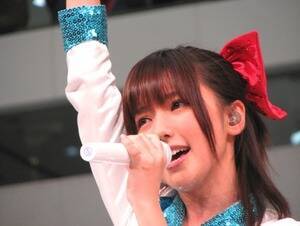 新曲『ドキドキベイビー/黄昏交差点』の発売記念イベントを開催した真野恵里菜。 (C)ORICON DD inc.