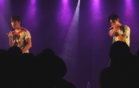 uWAZZ UP~BIGSTAR@R{CxgvɓoꂵWAZZ UP@(C)DeView