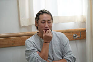 振付・ムーブメント指導を担当した辻本知彦(振付家・ダンサー)