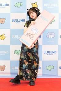 自身初プロデュースのカラコンの発売記念イベントに出席したなえなの。