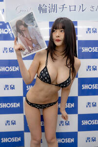 写真集『チロル、解禁。』発売イベントに登場した輪湖チロル