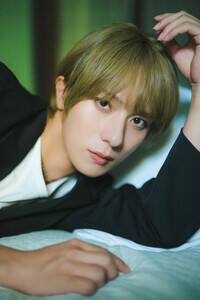 wicN Holiday-ish Photobookijx(C)KADOKAWA^ʐ^FJmEE}