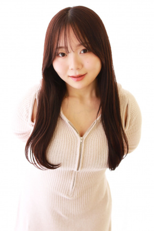 ミニマムグラマラスボディの超新星・小野たまり、デビューのきっかけは母の仕事先でのスカウト「この体型が仕事にできるなら」 15枚目 | ニュース