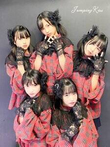 EJumpingKiss