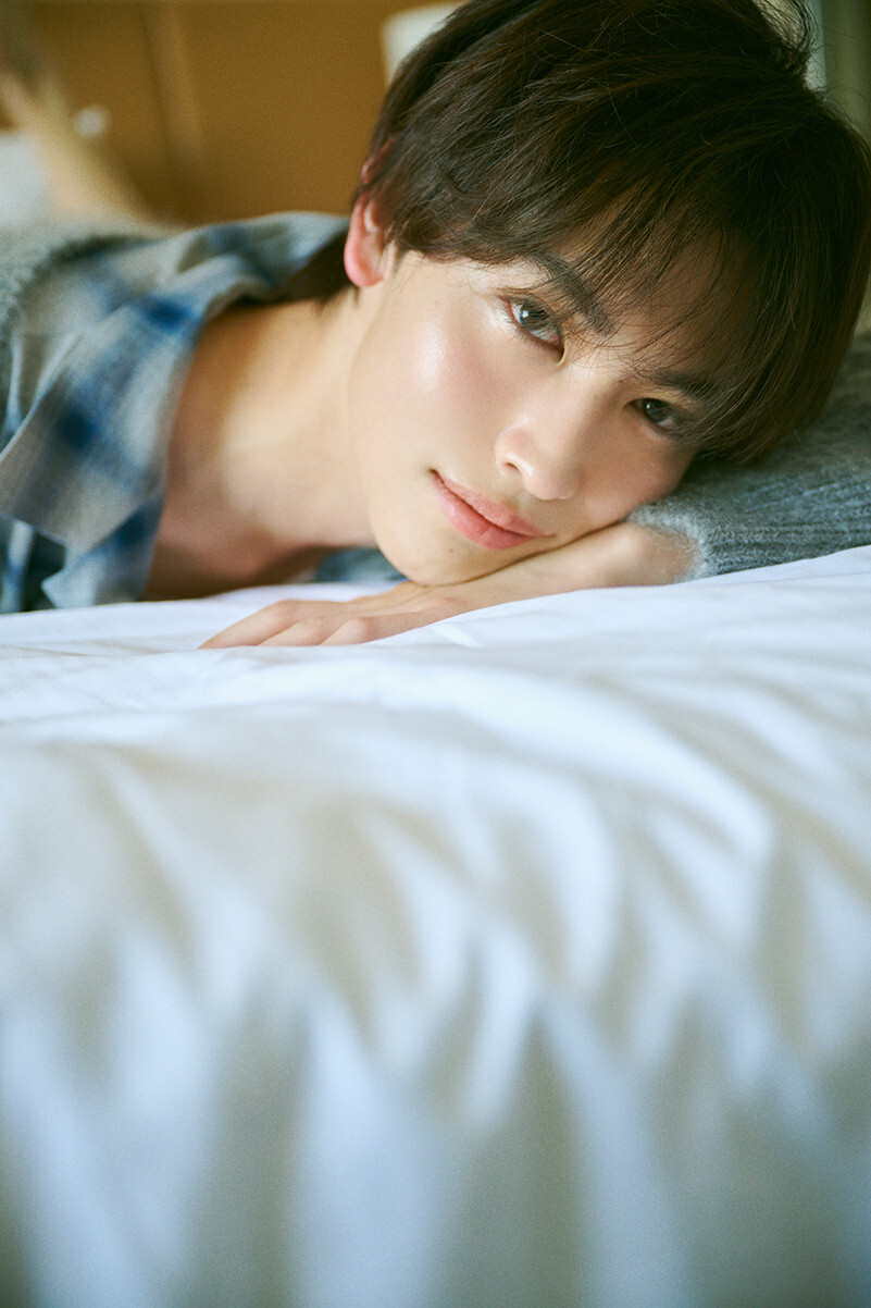 『増子敦貴カレンダー2026.04-2027.03』(C)KADOKAWA/撮影:熊木優