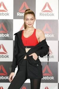 Reebok̃O[oAoT_[ŁAEIf̃WWEnfBbhB