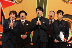 『全国ハモネプ大リーグ2025〜アカペラ日本一決定戦〜』(左から)堀内健、長田庄平、原田泰造、松尾駿、名倉潤(C)フジテレビ