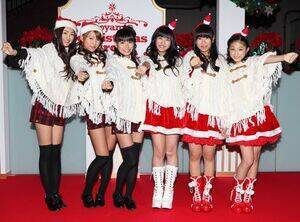 点灯式に出席したSUPER☆GiRLSとiDOL Streetのメンバーたち