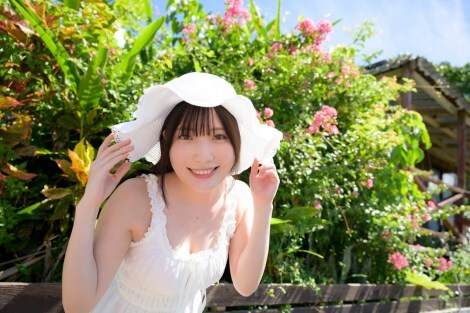 小日向優花、ミニTから溢れる美身