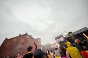 FES��TIVE�u�ԃ����K�X�v���b�V���ՁvDAY1�i8��24�������l�E�ԃ����K�q�ɍL��iPhoto:���^�i�x�^�C�V�j