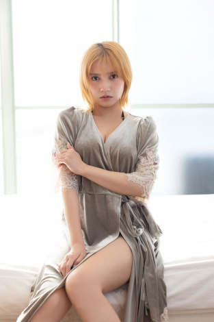 桃月なしこ初金髪ショートグラビア