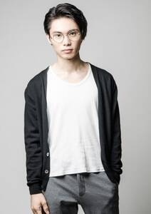 「暴太郎戦隊ドンブラザーズ」キジブラザー/雉野つよし役にてレギュラー出演中の鈴木浩文