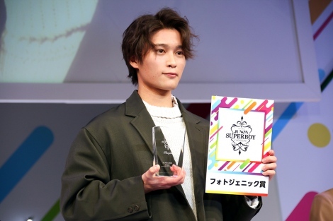 トップバッターながら堂々たるパフォーマンスで魅せた関隼汰さんが 読者人気1位 のフォトジェニック賞を受賞 第33回ジュノンボーイ 最終選考会 ニュース Deview デビュー