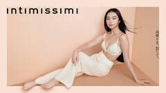 Intimissimi̓{AoT_[ɏACKoki,
